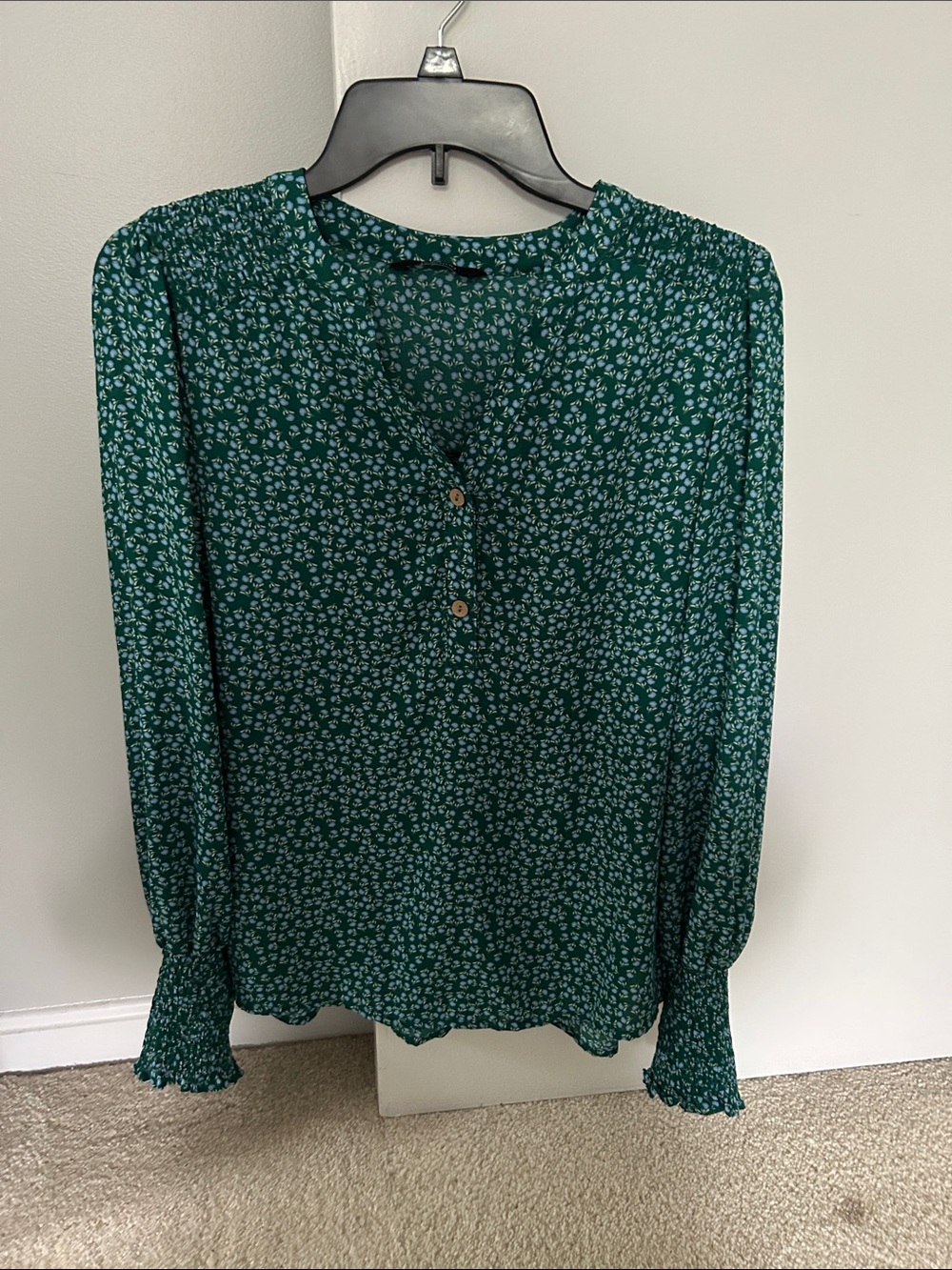 Green Floral Button-Front Long-Sleeve Blouse